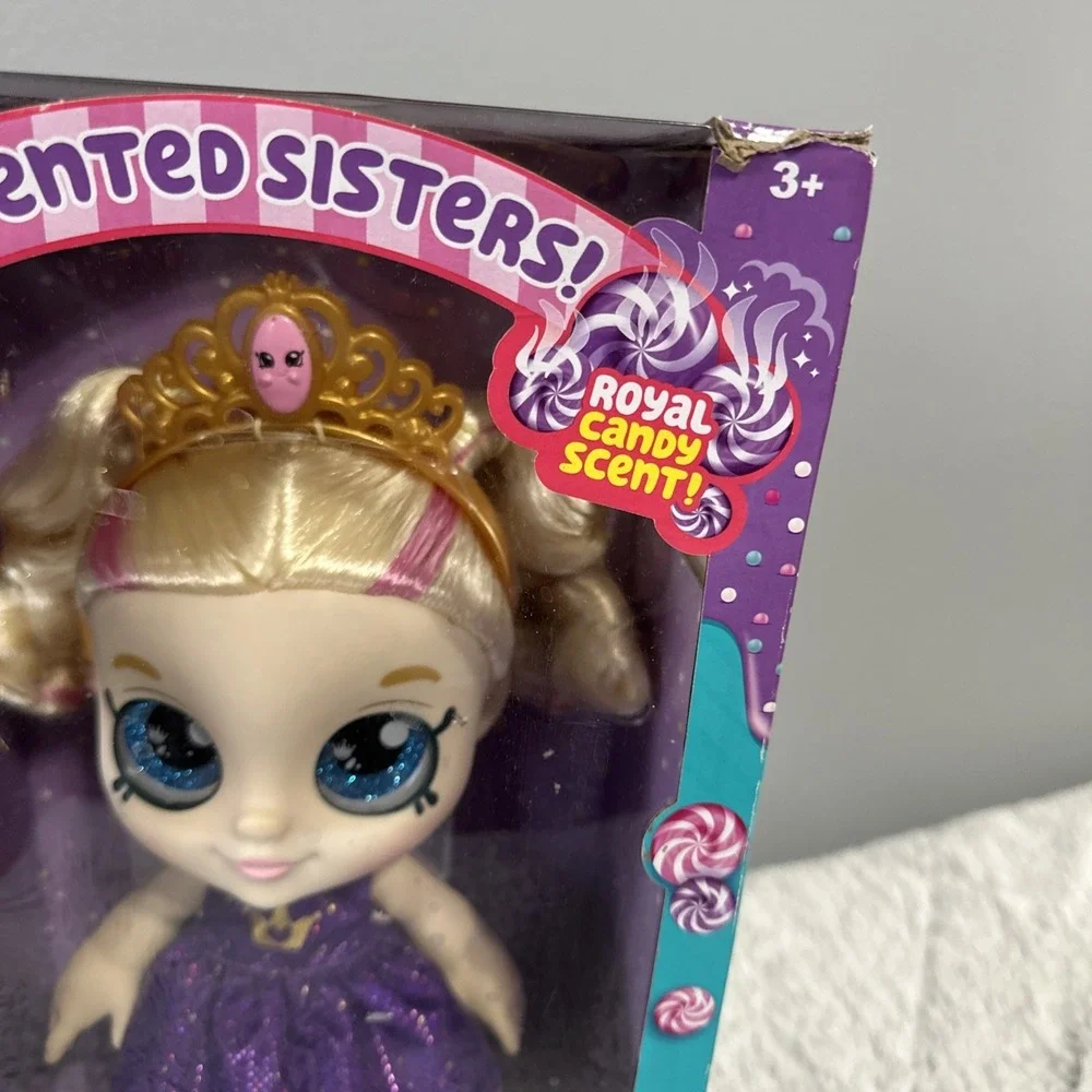 Shopkins Kindi Kids‎ vinyl doll Royal candy scented NIB Tiara Sparkles